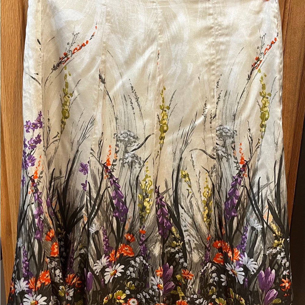 Chico's Silk blend Cream Floral A-Line Skirt, size 1, excellent pre-owned lovely - Picture 3 of 14